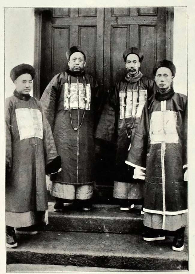 Des fonctionnaires de la dynastie Qing