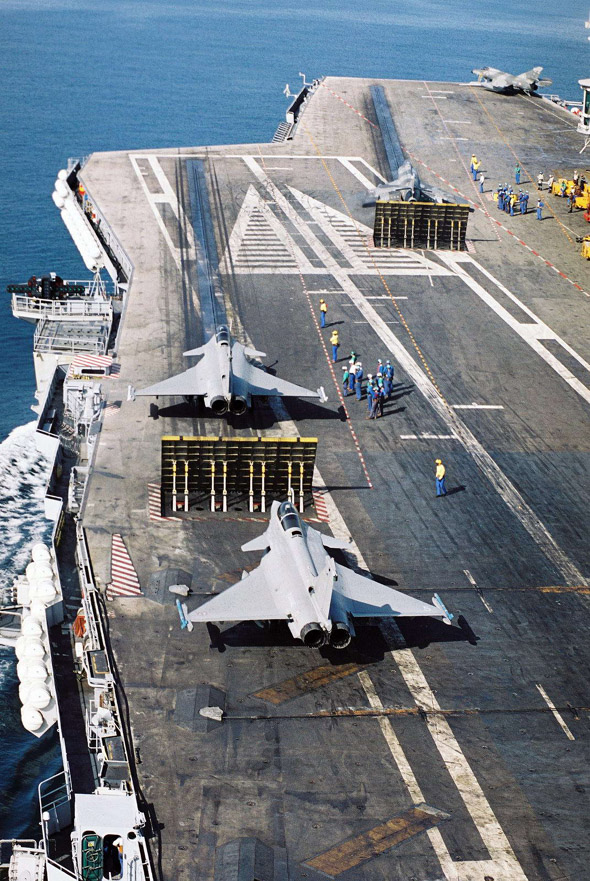 Départ du porte-avions français Charles-de-Gaulle pour participer aux opération en Libye 8