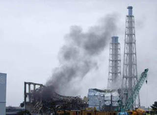 Japon : de la fumée s´échappe du réacteur numéro 3