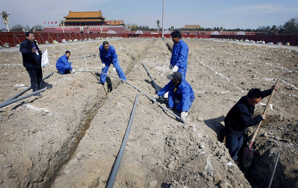 La mise en chantier des travaux de rénovation sur la place Tian'anmen.