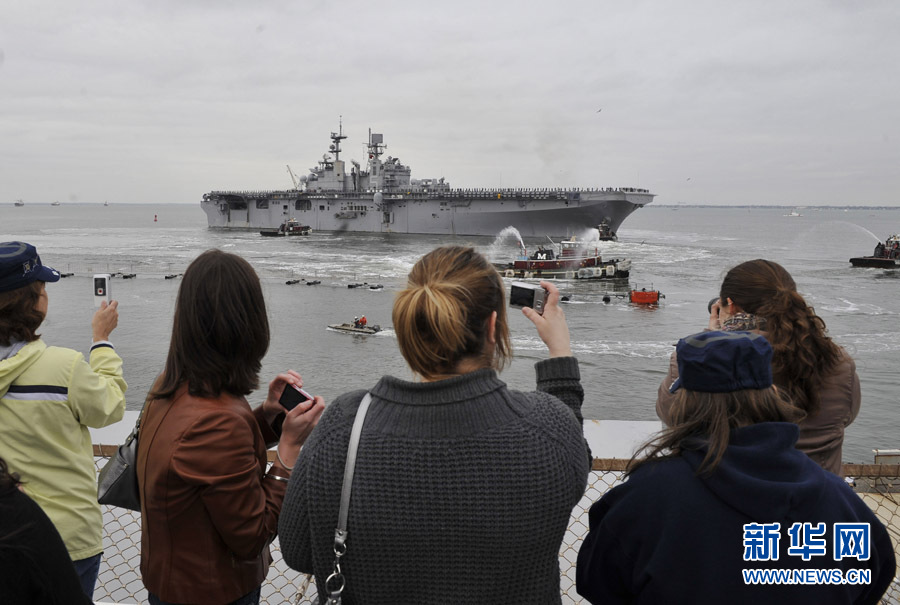 Le 23 mars, le départ de l&apos;USS Bataan de la base de Norfolk en Virginie.