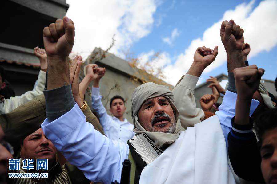 Le 23 mars, les partisans de Kadhafi manifestent à Bani Walid_1