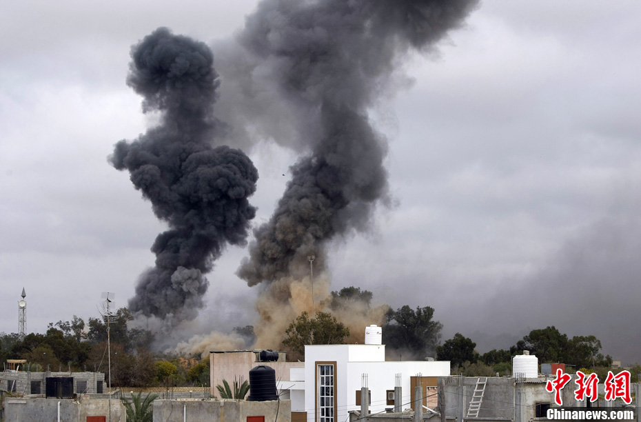 Explosions près de la résidence de Kadhafi_1