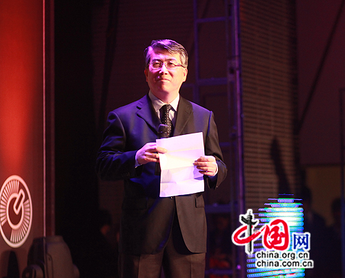 M. La Peikang, directeur adjoint du bureau du cinéma de l&apos;Administration d&apos;État de la Radio, du film et de la télévision de Chine.