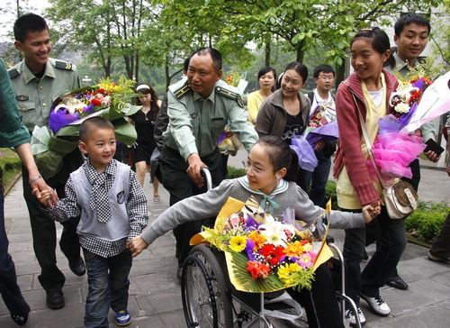 Lang Zheng est le garçon « saluant » sauvé lors du séisme du Sichuan. 6