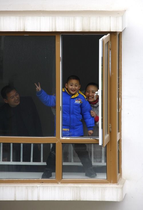 Lang Zheng est le garçon « saluant » sauvé lors du séisme du Sichuan. 4