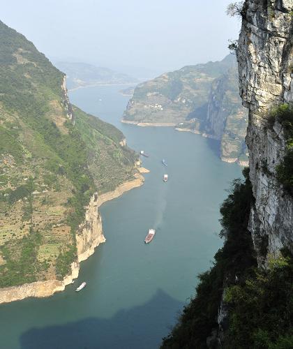 Chine : Lâcher d'eaux au barrage des Trois-Gorges pour atténuer la sécheresse_2