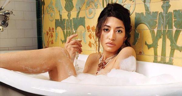 La nièce de Ben Laden devient célèbre sur internet(2)