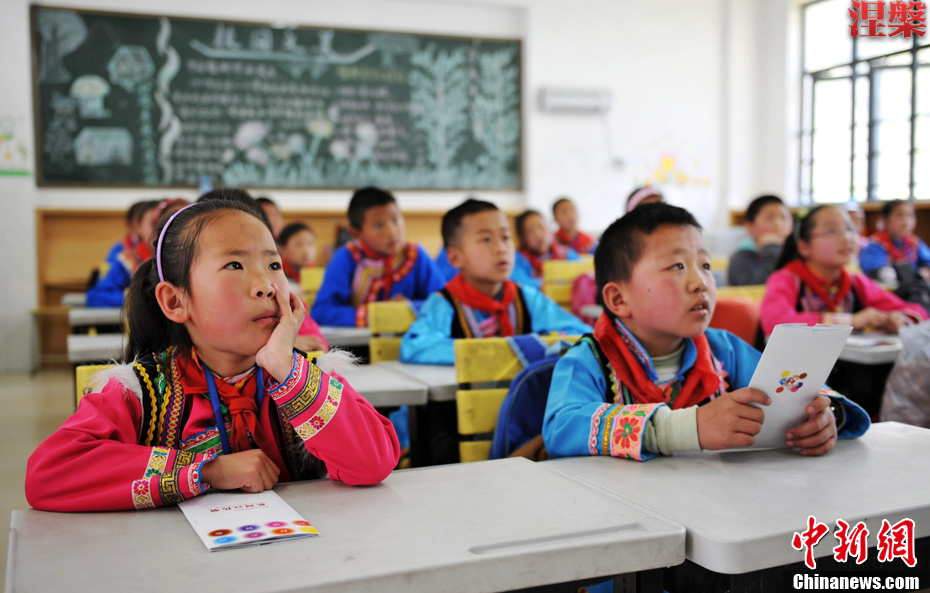 En 2011, les écoliers retournent en classe à Wenchuan.