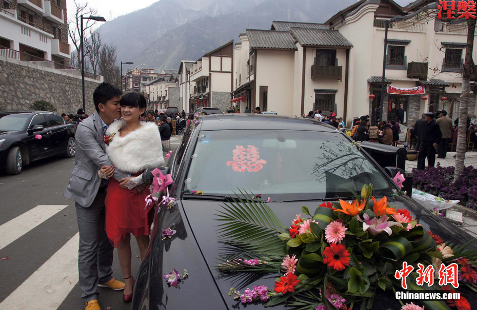 Le 20 mars, un mariage dans une nouvelle maison de Yingxiu.