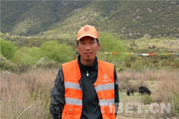 Suolang Pingcuo, l'un des employés de la voirie de la troisième génération au Tibet.