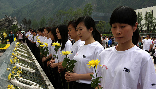 Cérémonies d'hommage aux victimes du séisme du 12 mai à Wenchuan