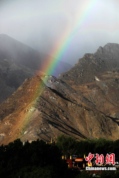 Un arc-en-ciel double à Lhassa