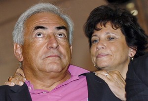Anne Sinclair, épouse de Dominique Strauss-Kahn (à droite)