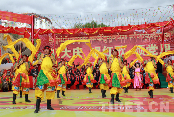 Lhassa célèbre le 60e anniversaire de la libération pacifique du Tibet avec des « chants rouges »