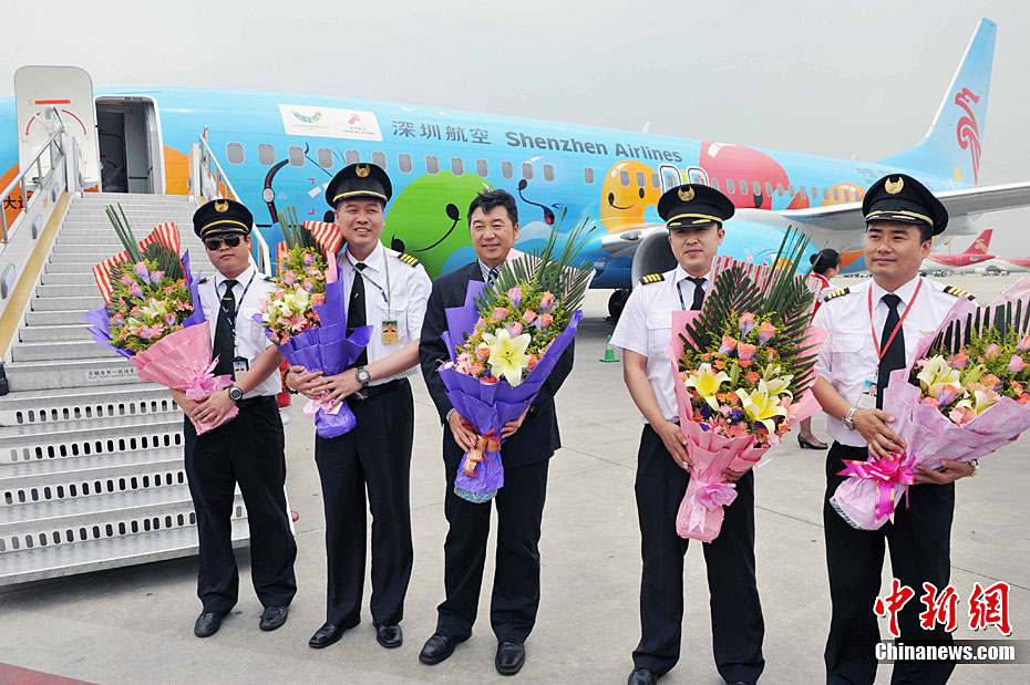 Universiade : le quatrième avion arrive à Shenzhen(2)
