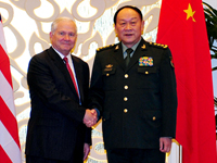 Les USA et la Chine devraient maintenir des politiques favorables aux relations militaires