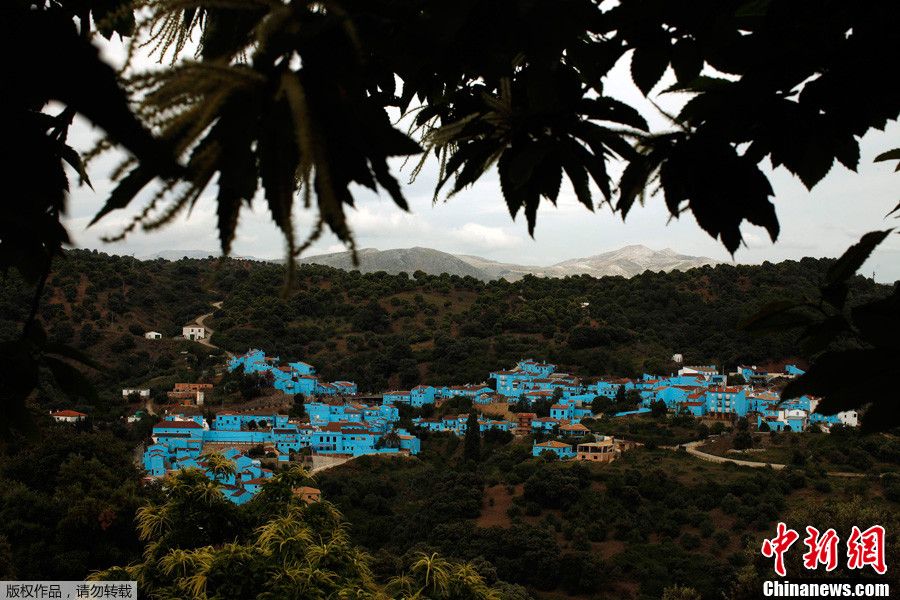 Espagne : un village repeint en bleu pour promouvoir le film Les Schtroumpfs(2)