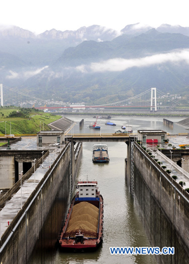 L&apos;écluse de cinq étages du barrage des Trois-Gorges a traité 400 millions de tonnes de fret en huit années d&apos;opération, a déclaré samedi la China Three Gorges Corporation dans un communiqué.