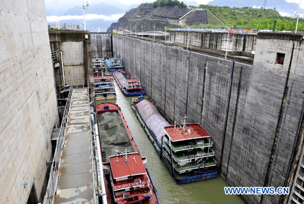 L&apos;écluse de cinq étages du barrage des Trois-Gorges a traité 400 millions de tonnes de fret en huit années d&apos;opération, a déclaré samedi la China Three Gorges Corporation dans un communiqué.