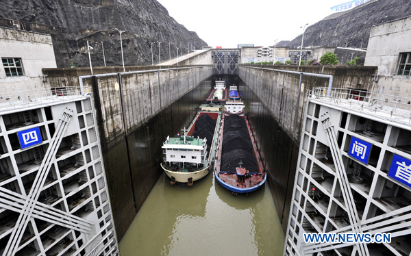 L&apos;écluse de cinq étages du barrage des Trois-Gorges a traité 400 millions de tonnes de fret en huit années d&apos;opération, a déclaré samedi la China Three Gorges Corporation dans un communiqué.