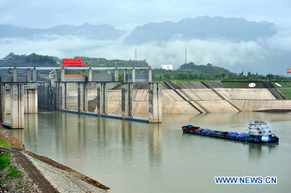 L&apos;écluse de cinq étages du barrage des Trois-Gorges a traité 400 millions de tonnes de fret en huit années d&apos;opération, a déclaré samedi la China Three Gorges Corporation dans un communiqué.