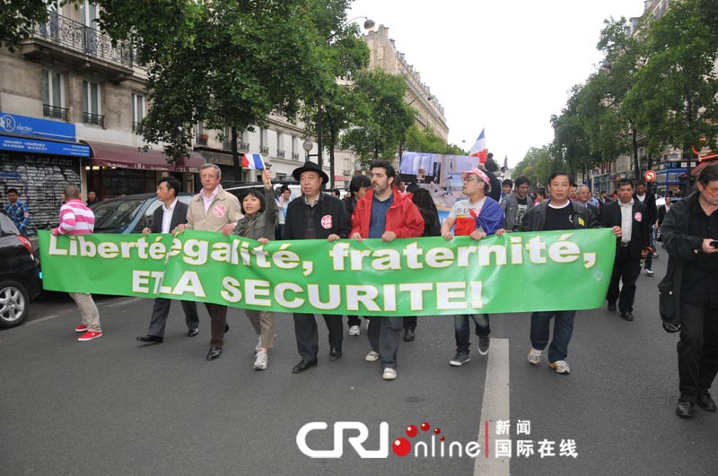 La communauté chinoise manifeste à Paris contre l&apos;insécurité_5