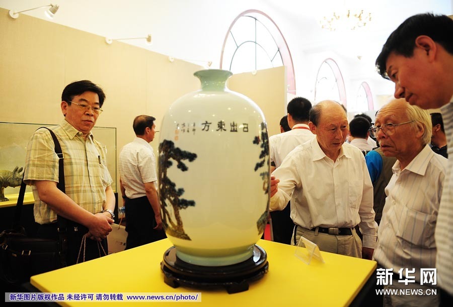 Exposition de chefs-d'œuvre en porcelaine de Jingdezhen à Beijing