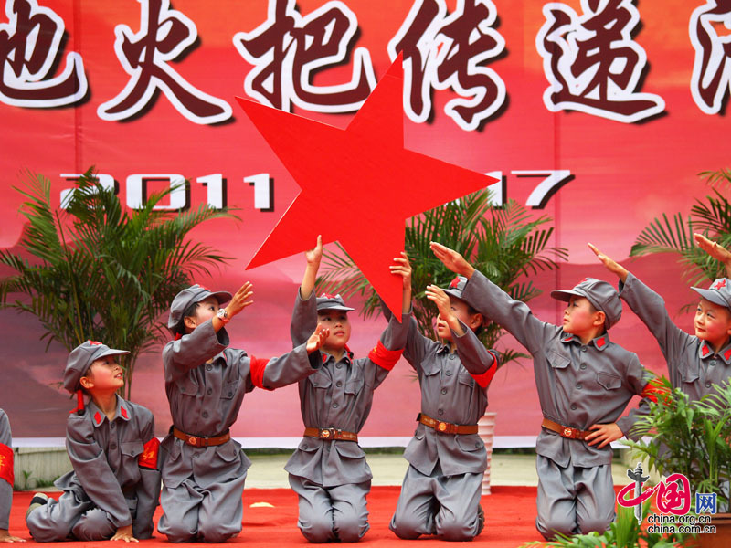  17 juin : un spectacle lors du relais du « flambeau rouge ».