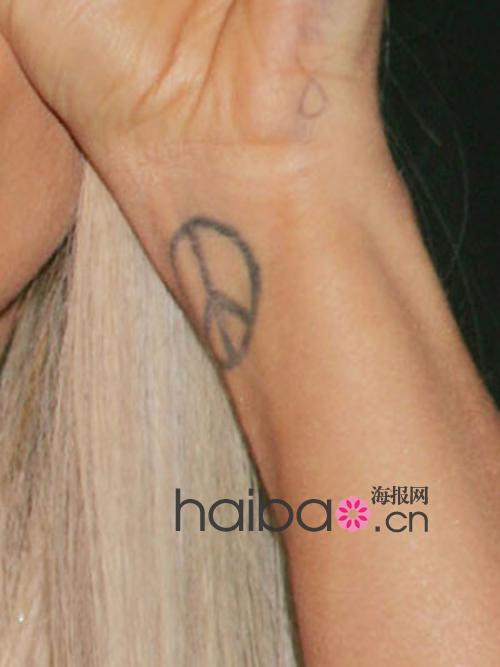 Les tatouages de Lady Gaga 10