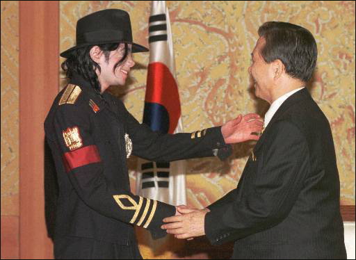 Michael Jackson et l&apos;ancien président sud-coréen Kim Dae Jung