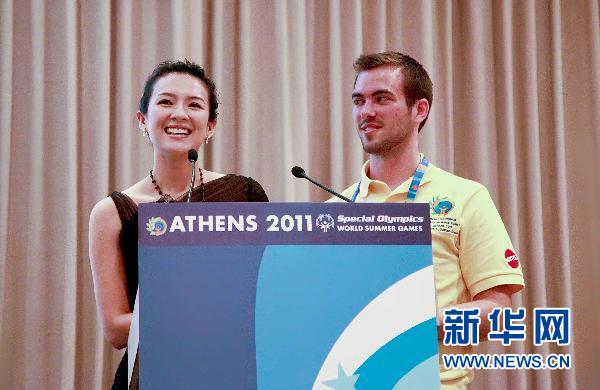 Zhang Ziyi rencontre des sportifs des Jeux paralympique à Athènes