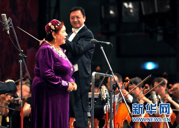 Le 29 au soir, un concert pour la célébration du 90e anniversaire du PCC a lieu au Xinjiang.