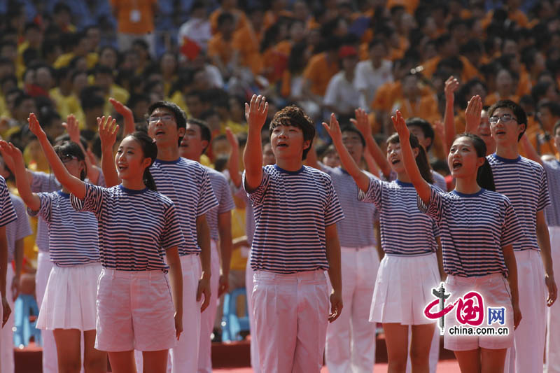 2 Une grande manifestation culturelle et artistique a eu lieu le 29 juin à Chongqing pour célébrer le 90e anniversaire du PCC. 