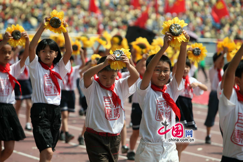 5 Une grande manifestation culturelle et artistique a eu lieu le 29 juin à Chongqing pour célébrer le 90e anniversaire du PCC. 