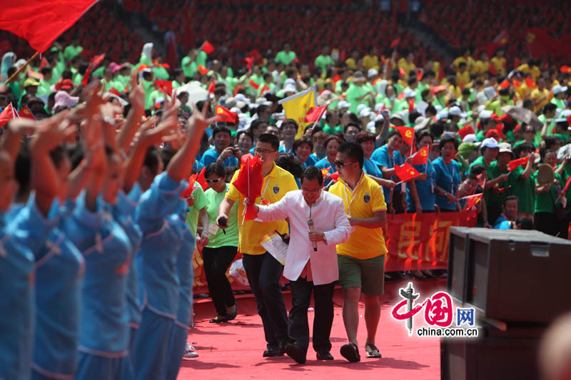 10 Une grande manifestation culturelle et artistique a eu lieu le 29 juin à Chongqing pour célébrer le 90e anniversaire du PCC. 