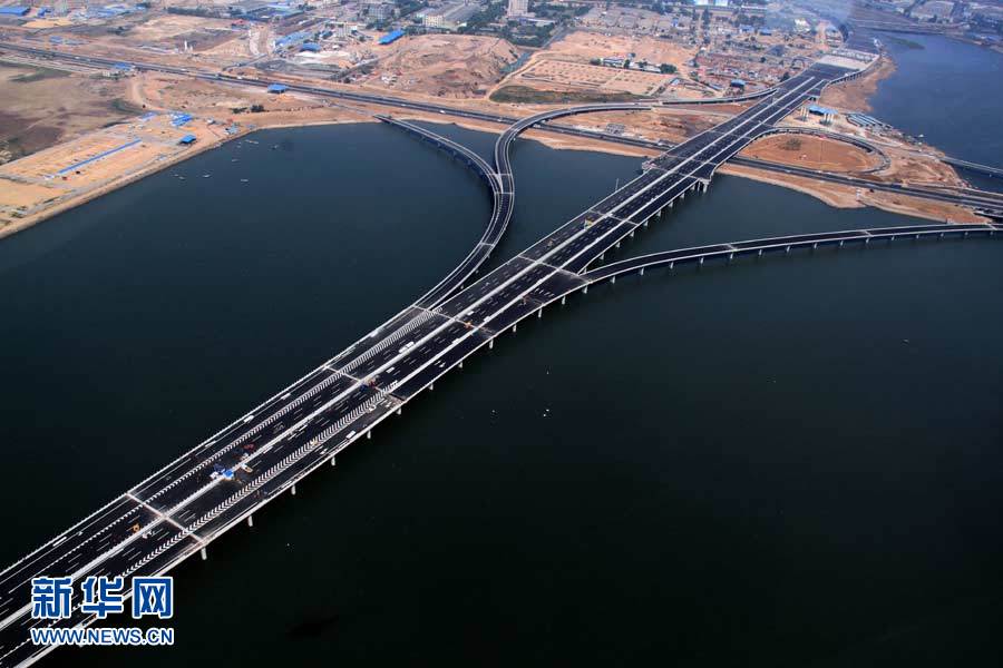 ouverture-la-circulation-du-plus-long-pont-au-dessus-de-la-mer-du-monde