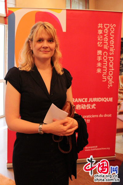 Mme Sabrina Robert-Cuendet, chargeur du programme «Droit en Europe » de l&apos;Université de Paris I Panthéon Sorbonne a été invité à l&apos;inauguration.