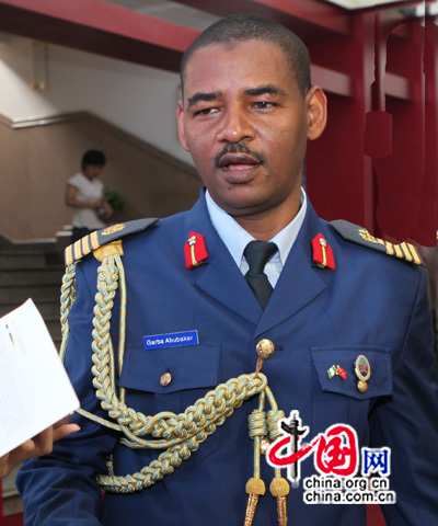 Des attachés militaires étrangers visitent une exposition sur le Tibet 3