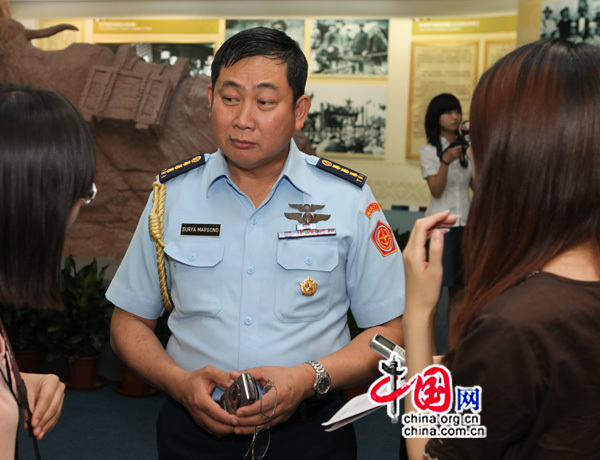 Des attachés militaires étrangers visitent une exposition sur le Tibet 5