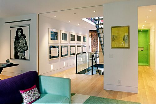 Olivier Sarkozy, demi-frère de Nicolas Sarkozy, copilote depuis avril 2008 l'activité mondiale des services financiers du Carlyle Group. Il a acheté cette maison de luxe en 2005 pour 6,75 millions de dollars.