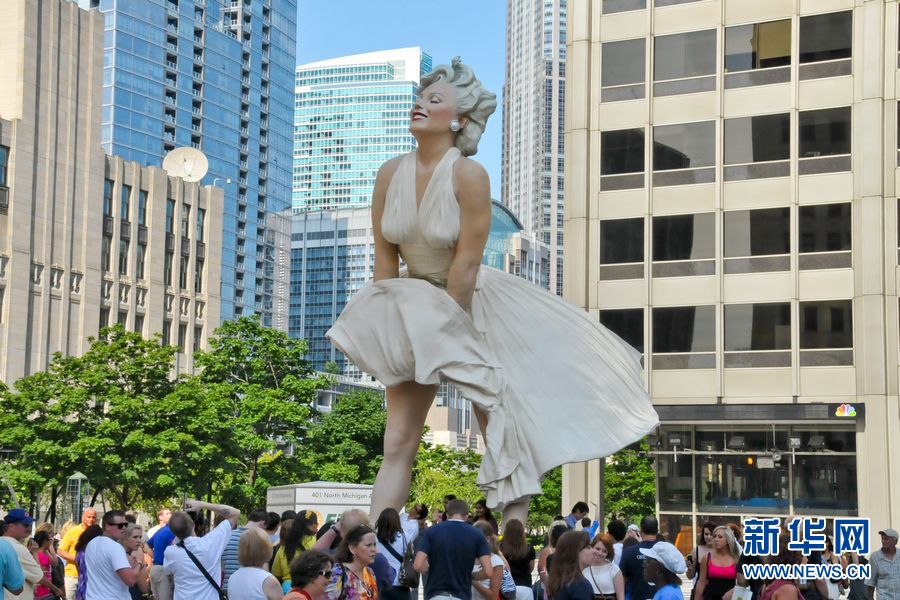 Une statue géante de Marilyn Monroe à Chicago_1