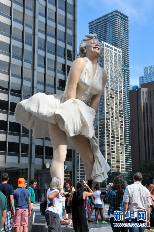 Une statue géante de Marilyn Monroe à Chicago_2