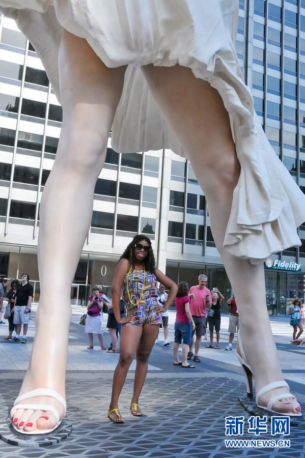 Une statue géante de Marilyn Monroe à Chicago_4