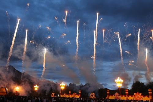 Tibet : des feux d´artifices pour fêter la libération pacifique