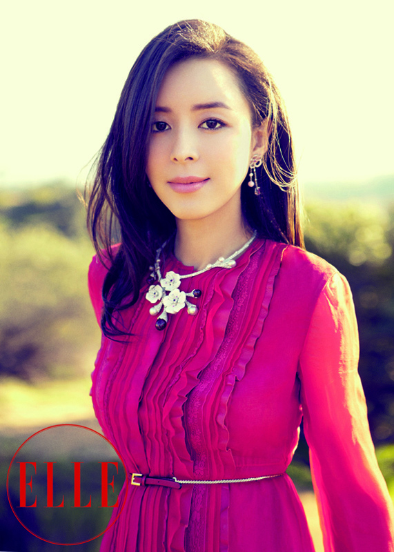 L&apos;actrice chinoise Zhang Jingchu fait la couverture du magazine Elle 4