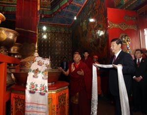 Xi Jinping appelle le cercle religieux du Tibet à promouvoir le patriotisme et à maintenir l'unité nationale
