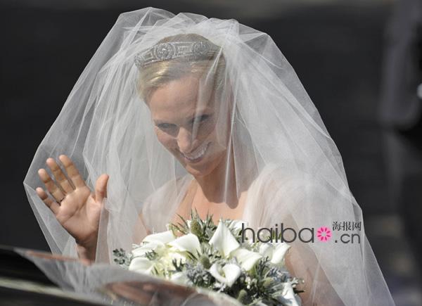 Un mariage royal discret : la princesse Zara Phillips épouse Mike Tindall 4