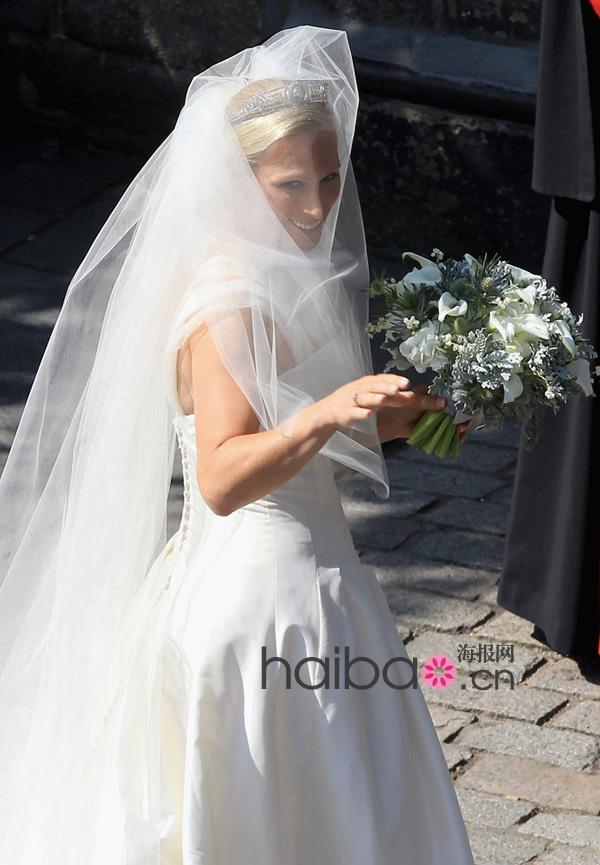 Un mariage royal discret : la princesse Zara Phillips épouse Mike Tindall 6