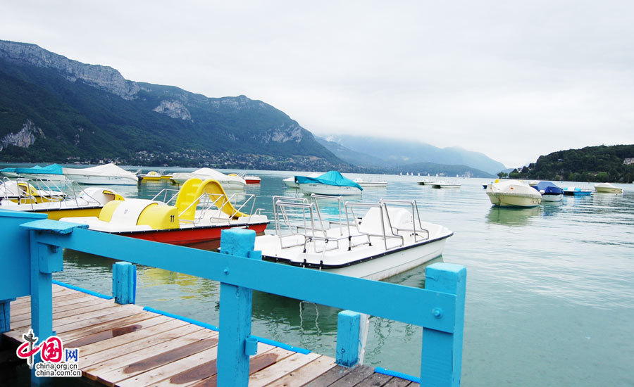 Le lac d&apos;Annecy est considéré comme le lac le plus propre d&apos;Europe.